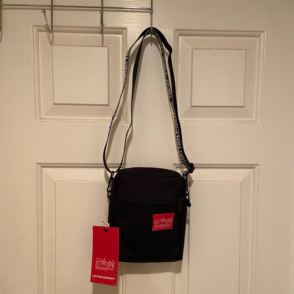 NWT Manhattan Portage Emblem City Lights Black Nylon Crossbody Bag Small